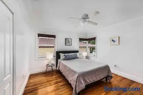 Villa sleeps 18 in Miami Shores with Movie theater / Pool / Jacuzzi - Image 4