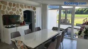 Appartement avec jardin - Piscine, uniquement sur réservation à 1h d'Interlaken - Image 3