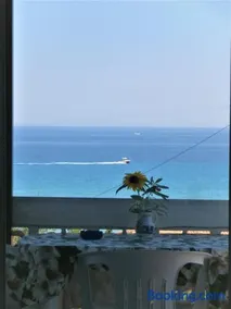 Billy's Amoudi Apartments - Image 2