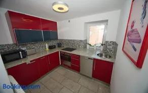 gemütliche 4 Zimmer Wohnung mit Einzelbetten, Küche und Badezimmer - Image 1