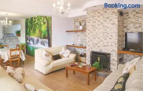 Stunning Home In Sayalonga With Wifi - Image 2