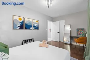 Urban Charm | Near EWR Airport Easy Access to NYC - Image 4
