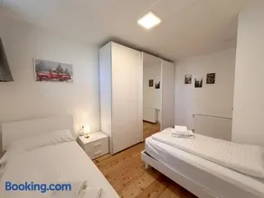 Haydn Lodge Garden & Terrace Apartment - Image 2