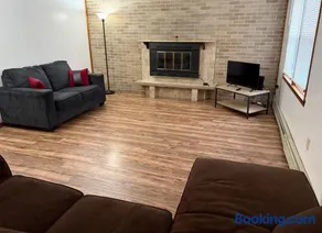 Private house with 4 bedrooms and 2 bathrooms, direct NYC Manhattan train only 10 minute walk away - Image 1