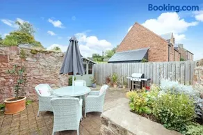 2 bed Haywood Cottage with garden - Image 2