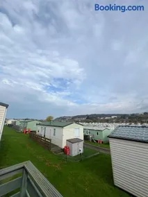 Spacious 2 bedroomed mobile home - Image 1