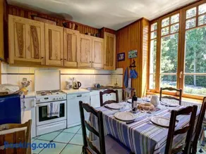 Chalet familial spacieux avec sauna au cœur du Bessat - Image 4
