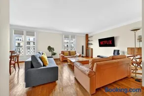 Quartier Arc de Triomphe 2 Bedroom Apartment with Netflix - Image 4