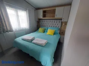 Holiday home sleeps 6 balcony and mod cons - Image 5