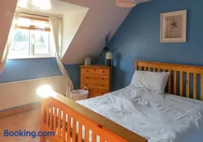 Castle Cottage By The Beach - Image 4