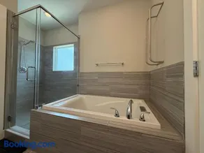 3BR Gated Townhome Near Med Center & Downtown - Image 2