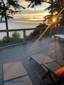 Waterfront, Sunsets and Mountains - Image 5
