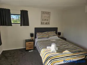 Modern Room by the Golf course with Private Ensuite an Spa - Christchurch - Image 1