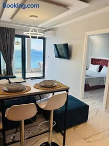 Candi Luxury Suites - Image 3