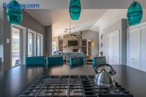 Massive 4 bedroom home Sleeps 19 - Image 2