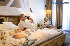 Maravar - Beer Spa - Adults Only - Image 3