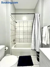 Lowcountry Cottage Sleeps 4 Central Location - Image 1