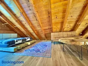 Modern lake side nest• HOTUB Fenced YARD king beds - Image 4
