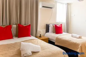 Contractors l Families l Relocation l 5BDR I Sleeps11 I Super Fast Wi-Fi I Free Parking - Image 2