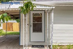 Cozy & Quiet Home Away from Home - 3 Beds 2 Baths - Fully Fenced Yard - Image 3