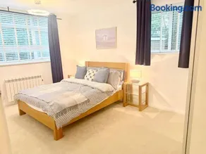 Beautiful quiet location 5 mins from beach! - Image 3