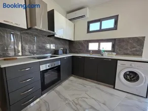 Modern Apartment Close to Seafront - Image 1
