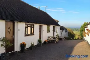Little Park Holiday Homes Self Catering Cottages 1 & 2 bedrooms available close to Tutbury Castle - Image 1