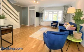 Redhill Town Centre 3 bed House near Gatwick Airport, easy commute to London - Image 2