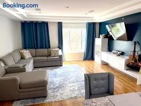 Modern 3BR Apartment Near MetLife Stadium & Newark Airport - Image 4