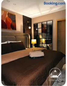The Grand Oak Luxury Bungalow - Image 1