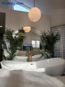 Luxury Spa Townhome with Rooftop Ocean View Jacuzzi - Image 1