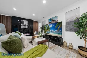 Entire Private House with King Bed, 80 TV, Gated Yard, Ranch Style, 4 Bedrooms 2 Bathrooms, Available Now - Image 2