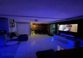 Private Studio Suite with Separate Entrance & Backyard, Quiet Brooklyn Stay - Image 4