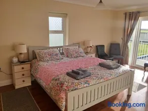 Warm Spacious Three Bed Chalet - Image 3