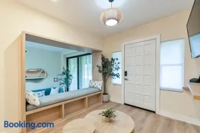Casa Bellini Modern 3br W Bbq -10 Mins To Beac - Image 1