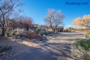 Buffalo Escape-Private Hot Tub and Pool in serene Corrales-Mountain View-Pet Friendly-No Pet Fee! - Image 5