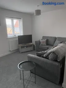 Whole House Modern Detached 2 Bedroom Coach House in Spalding - Image 2