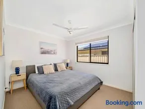 Sandstone Pt Pet friendly 4-bedroom home - Image 3