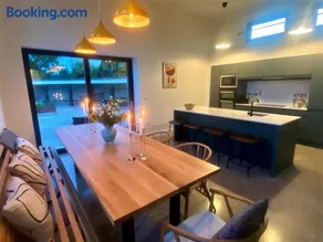Dillon School House - Luxury in the countryside - Image 3