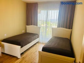 Spacieux apparemment dans une résidence de luxe avec piscine - Image 4