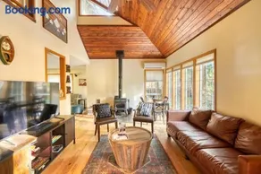 Woodland Hideaway, Dog-Friendly, Hot Tub - Image 3