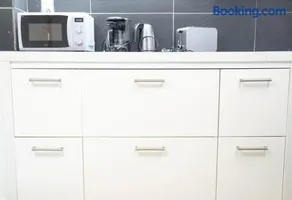 B & E Apartment - Image 4