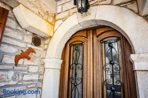 Alexana - Traditional House - Image 1