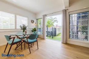 Stylish, Spacious Retreat with Plunge Pool - Casa Cranbrook - Image 4