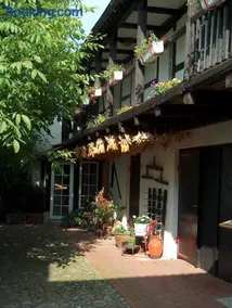 Hotel garni & Oma's Heuhotel 'Pension zur Galerie' - Image 1