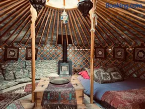 Yurt Within Grounds of 17th Century Country Inn - Image 1