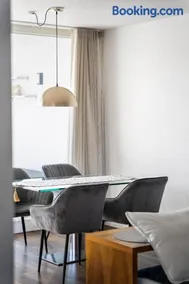 EXQUIS 2BR Luxus Apartment ROLF BENZ I Parken I Netflix I Stadtmitte I Familienfreundlich I Mercedes-Benz - Image 4