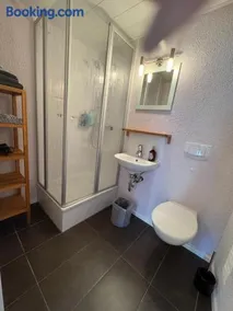 Gemütliches City-Apartment mit Kitchenette & Café im Haus - Image 2