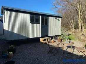 Peaceful Shepherd’s Hut in beautiful countryside. - Image 3