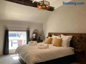 Lawton Street Rooms - Image 2